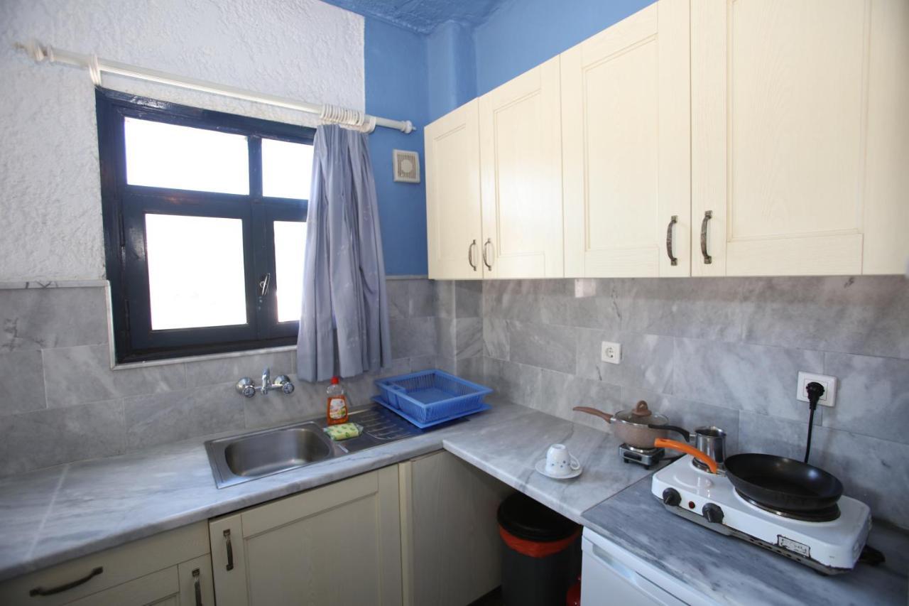 St George Studios & Apartments Баци Екстериор снимка