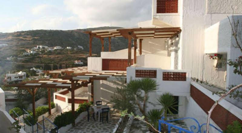St George Studios & Apartments Баци Екстериор снимка